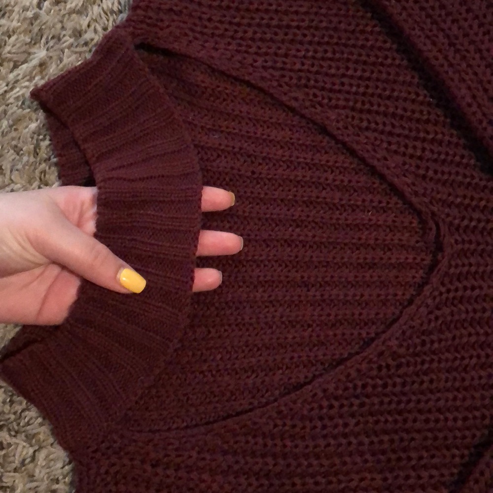 Burgundy sweater/ top•cut sides•v- neck•chocker - Picture 2 of 5